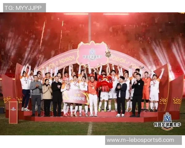 足球之夜的旋律与激情共舞在绿茵场上的欢歌盛宴