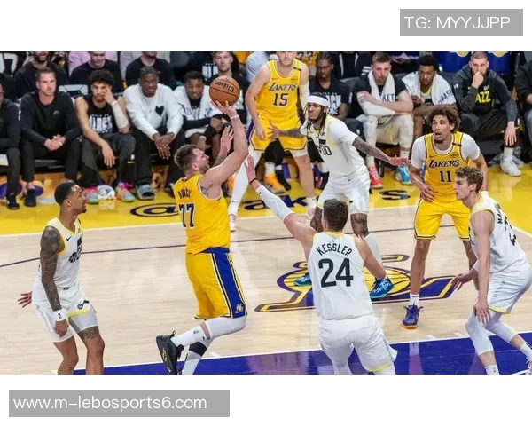 2016年湖人与爵士的激烈对决回顾及赛季精彩瞬间分析