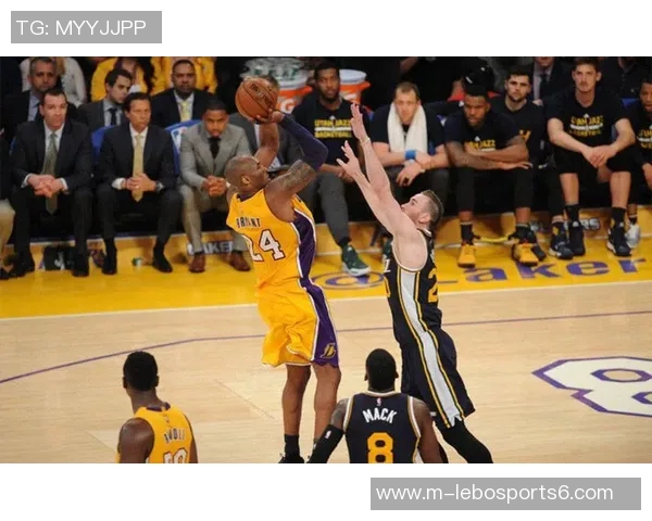 2016年湖人与爵士的激烈对决回顾及赛季精彩瞬间分析